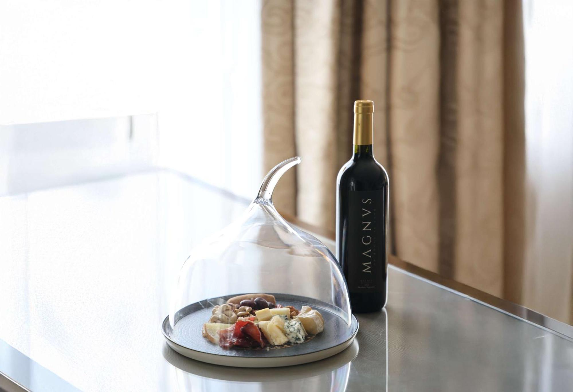 Bristol Panama, A Registry Collection Hotel 외부 사진 A wine decanter